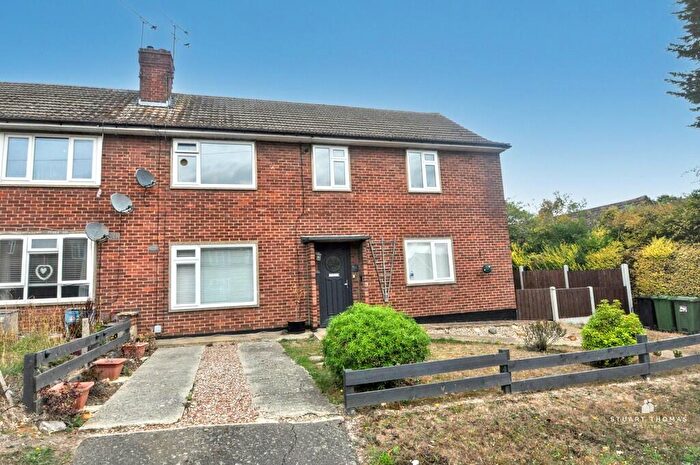 2 Bedroom Flat To Rent In Langham Crescent, Billericay, CM12