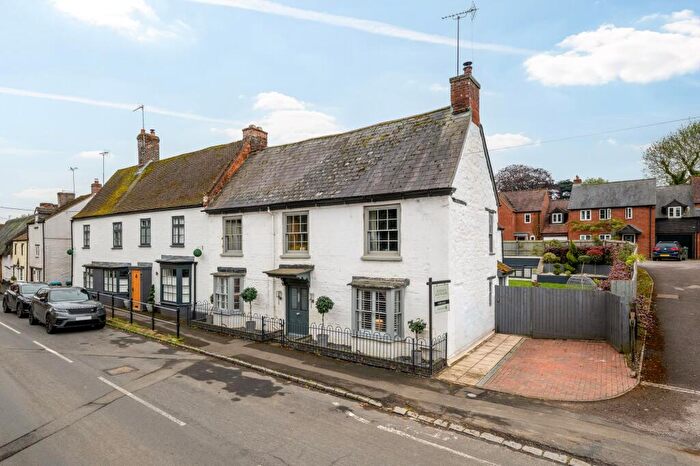 5 Bedroom Cottage For Sale In Main Street, Tingewick, MK18