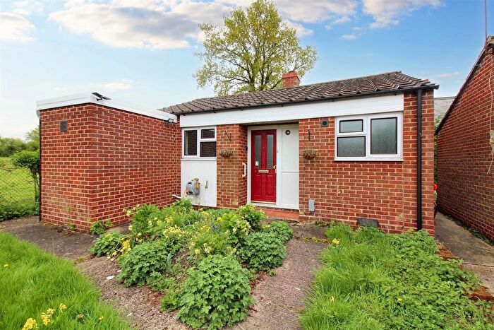 1 Bedroom Bungalow For Sale In White Hart Close, Ludgershall, HP18