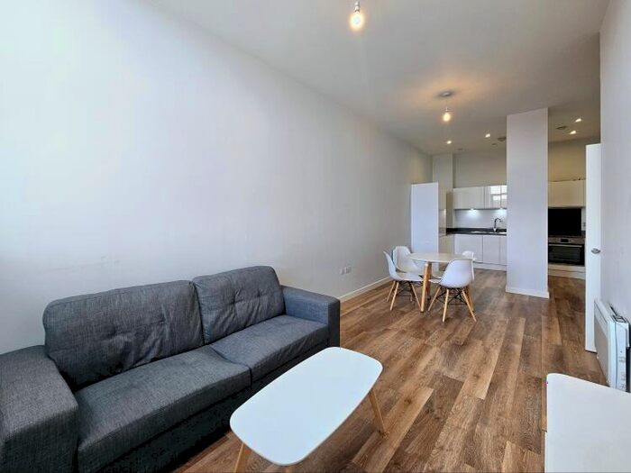 2 Bedroom Apartment To Rent In Tate House New York Road Leeds, LS2