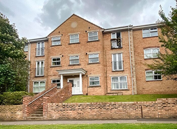 2 Bedroom Flat To Rent In Blue Hill Lane, Leeds, LS12