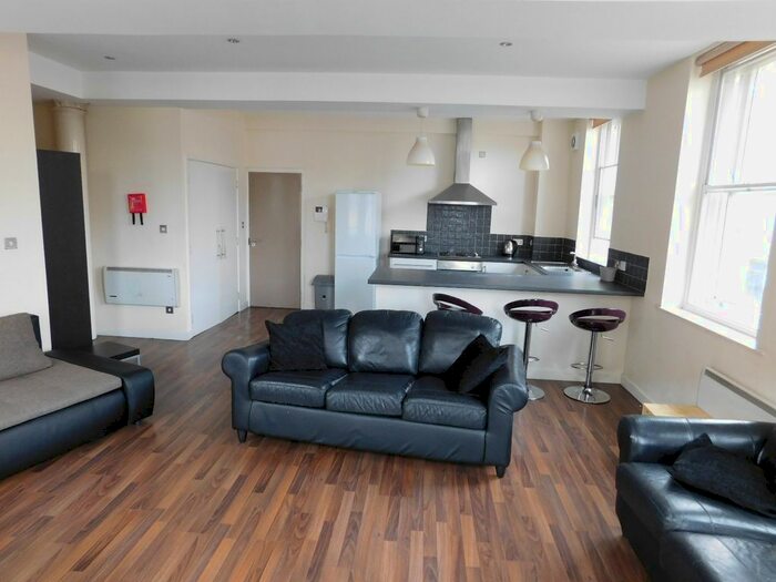 2 Bedroom Flat To Rent In Godwin Street, City Centre, Bradford, BD1