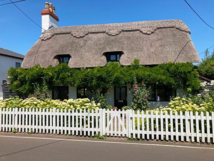 3 Bedroom Detached House For Sale In Station Road, Bentley, GU10