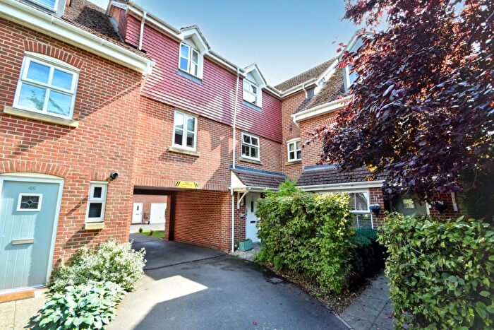 2 Bedroom Apartment For Sale In Lapwing Way, Four Marks, Alton, GU34