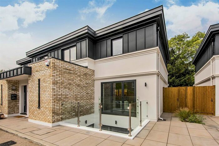 5 Bedroom Semi-Detached House To Rent In Treebank Gardens, London, W7