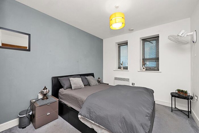 1 Bedroom Flat For Sale In High Street, London, E15