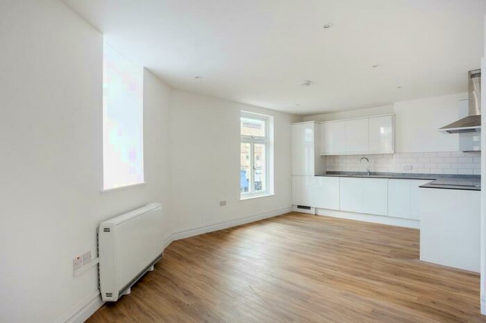 2 Bedroom Flat To Rent In Bank Building, Langley Road, KT6