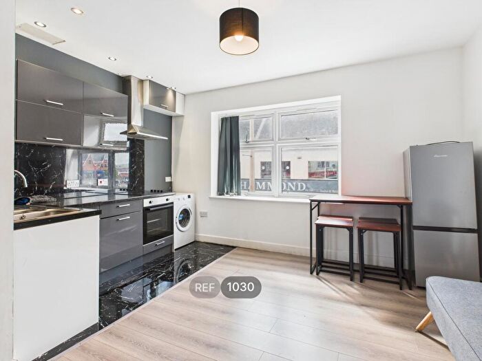 2 Bedroom Apartment To Rent In Hessle Road, HU3