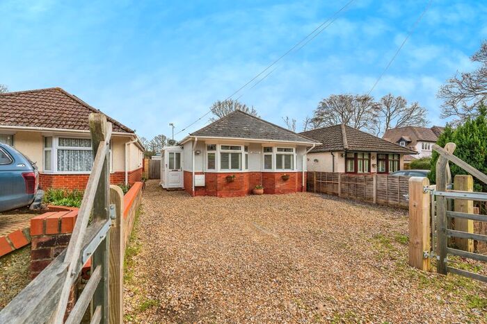 3 Bedroom Bungalow For Sale In Twiggs Lane, Marchwood, Southampton, Hampshire, SO40