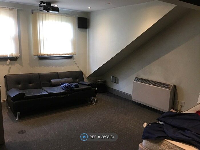 Studio To Rent In Madeley Road, London, W5