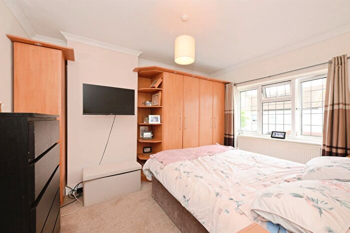 3 Bedroom Terraced House For Sale In Murchison Road, Hoddesdon, EN11