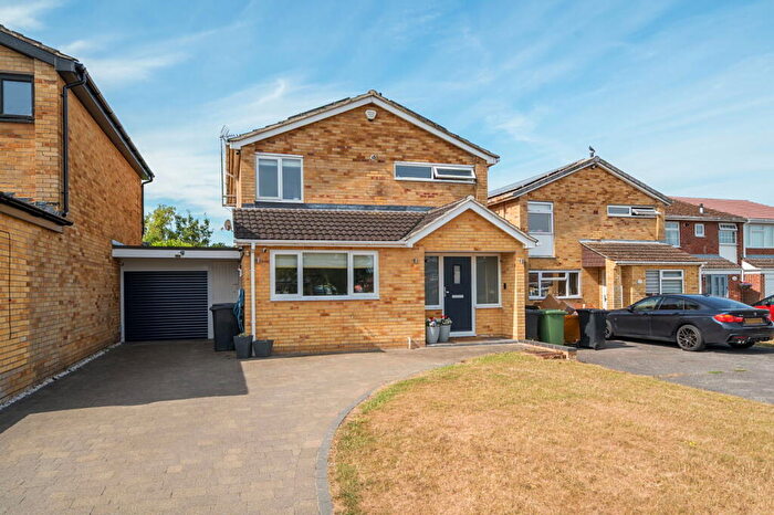 3 Bedroom Detached House For Sale In Derwent Road Basingstoke, RG22