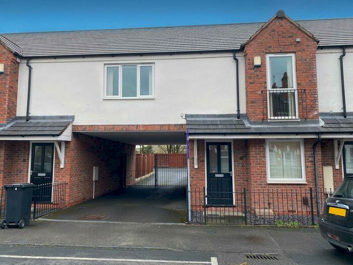3 Bedroom Town House To Rent In West Street, Stourbridge, DY8