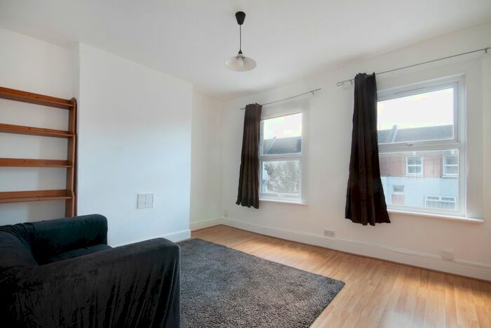 2 Bedroom Flat To Rent In Ellora Road, London, SW16