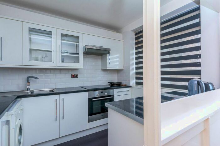 1 Bedroom Flat To Rent In Upper Richmond Road, Putney, London, SW15