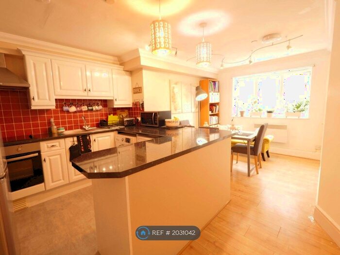 3 Bedroom Flat To Rent In Timber Hill Court, Caterham, CR3