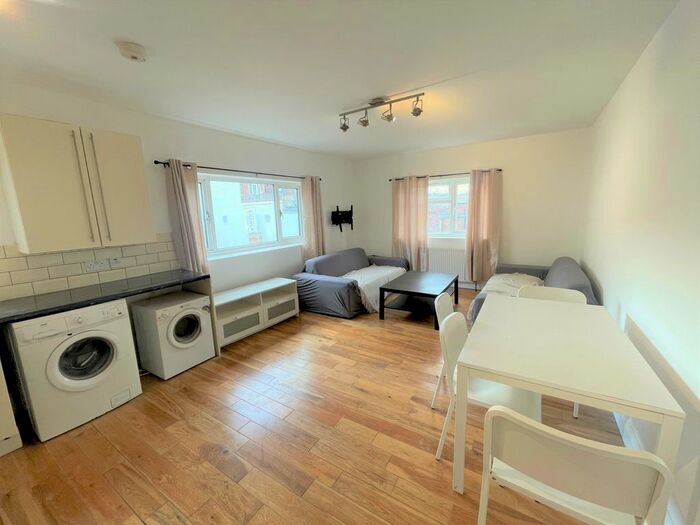 2 Bedroom Flat To Rent In High Street, Barnet, EN5