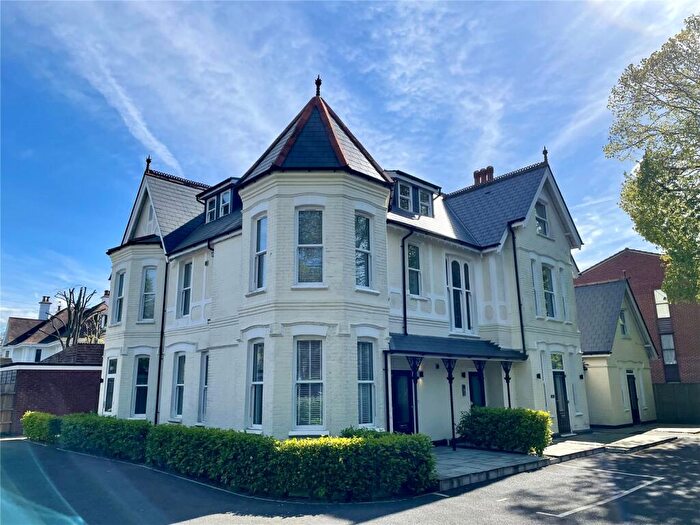 2 Bedroom Apartment For Sale In Beechey Road, Bournemouth, BH8