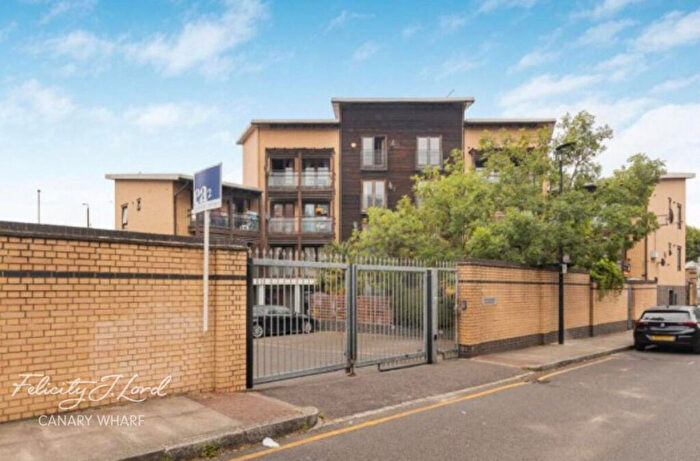 2 Bedroom Apartment To Rent In Ashton Street, London, E14