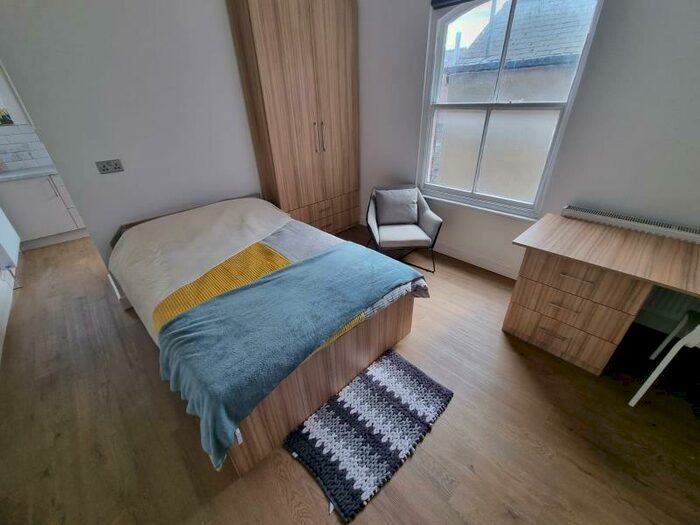 Studio To Rent In Blenheim Terrace, University, Leeds, LS2