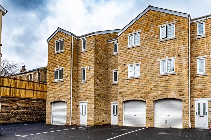 3 Bedroom Town House For Sale In Fairbanks, Sowerby Bridge, HX6
