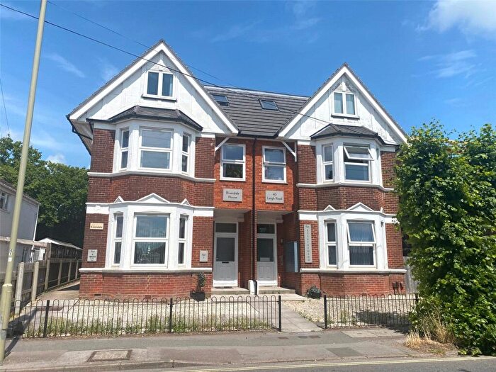 2 Bedroom Flat To Rent In Leigh Road, Eastleigh, Hampshire, SO50
