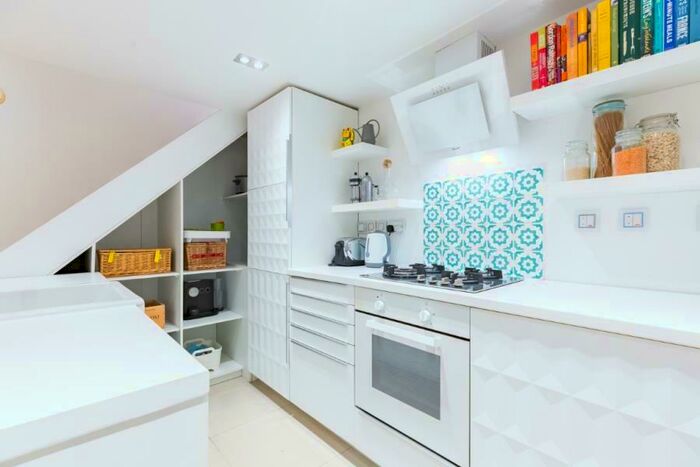 2 Bedroom Flat To Rent In Gunton Road, Hackney, E5