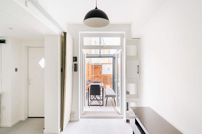 1 Bedroom Flat For Sale In Summer Street, Southville, Bristol, BS3