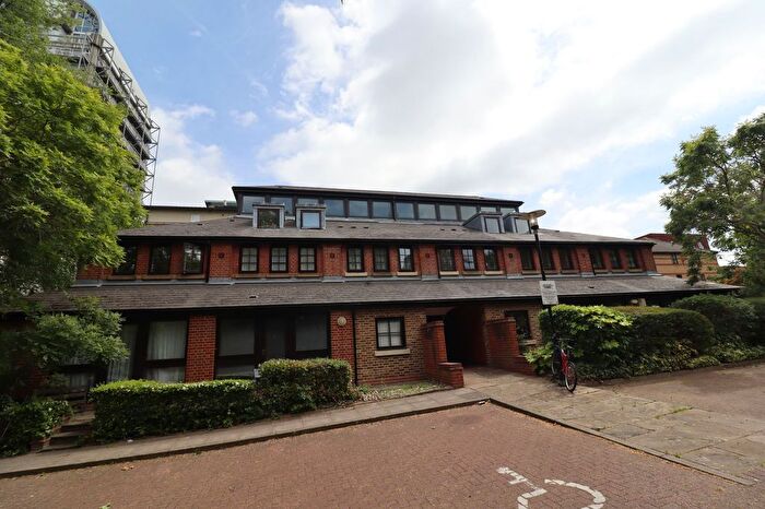 2 Bedroom Flat To Rent In Boat Lifter Way, Surrey Quays, SE16