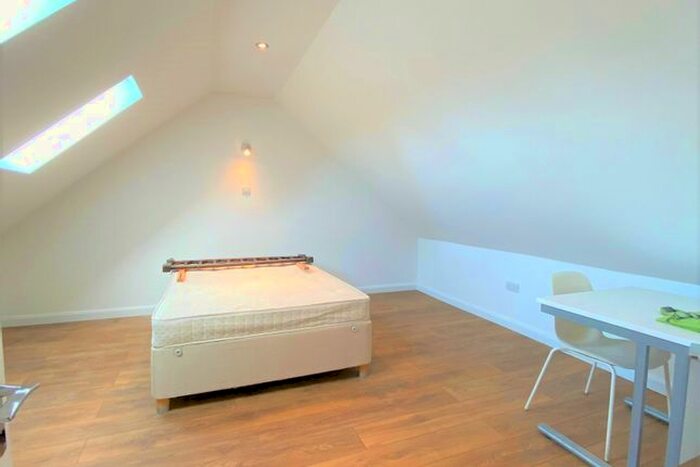 3 Bedroom Flat To Rent In Ellesmere Gardens, Ilford, IG4