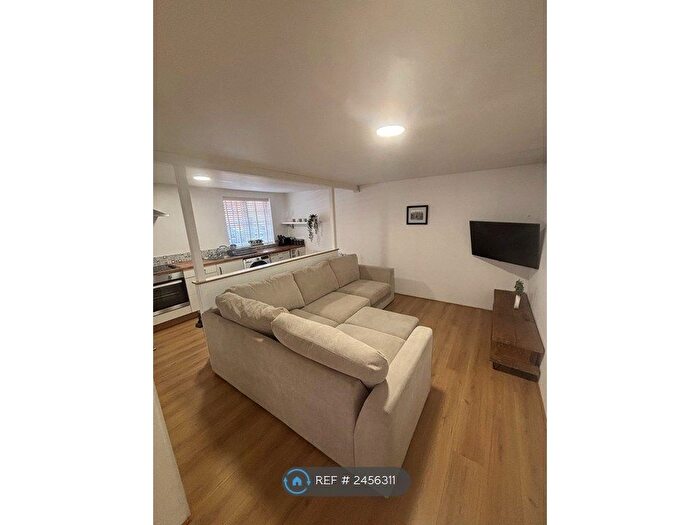 Studio To Rent In Lower Road, East Farleigh, ME15