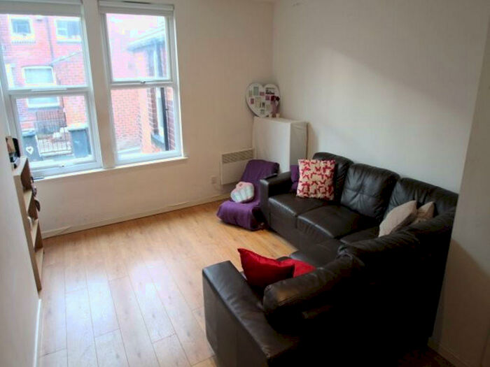 3 Bedroom House To Rent In Headingley Mount, Leeds, LS6