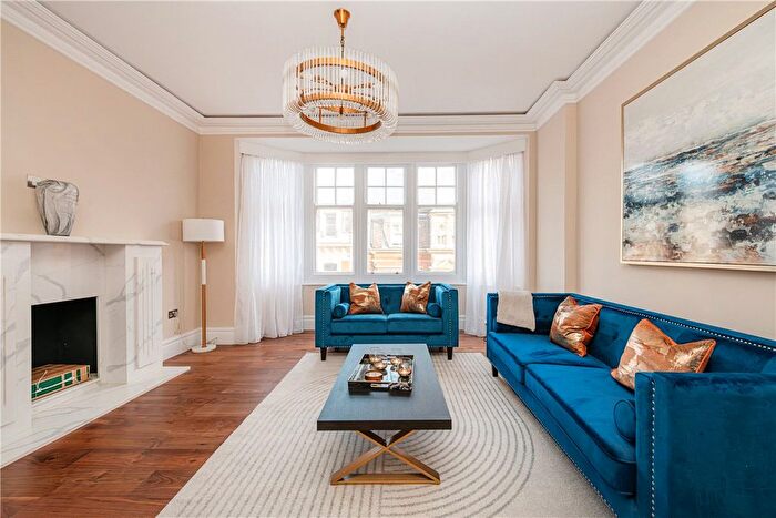 4 Bedroom Flat To Rent In Duke Street, Mayfair, London, W1K