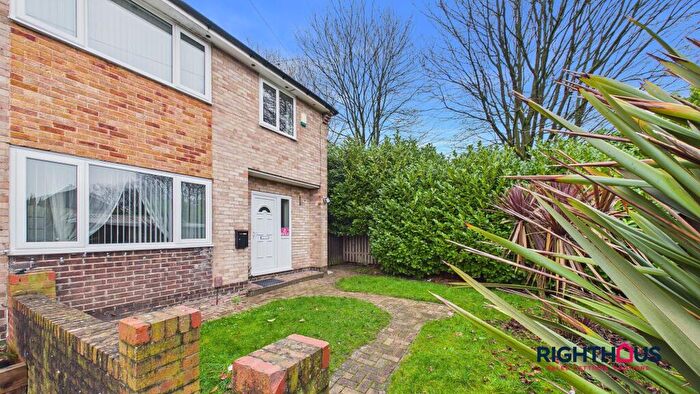 3 Bedroom Semi Detached House To Rent In Cairns Close, Bradford, BD2