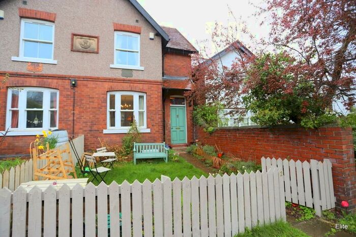 4 Bedroom Semi-Detached House To Rent In Back Western Hill, Durham, DH1
