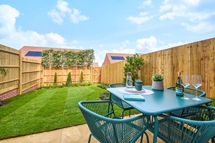 4 Bedroom Detached House For Sale In Pear Tree Orchard, Sittingbourne, ME10