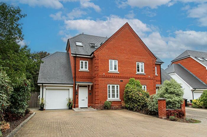 4 Bedroom Semi Detached House For Sale In Royston Drive, Ewshot, GU10