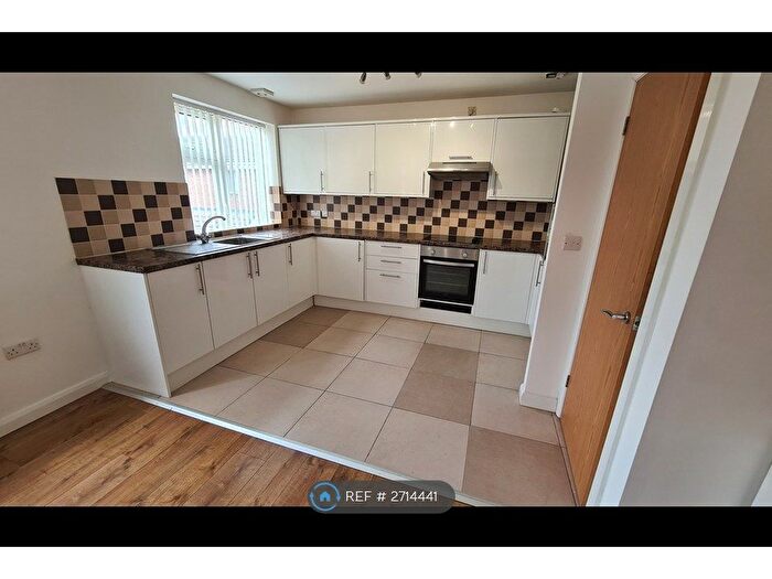 2 Bedroom Flat To Rent In Armthorpe Drive, Little Sutton, Ellesmere Port, CH66