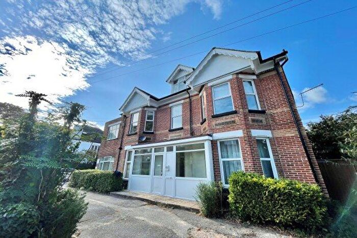 2 Bedroom Flat To Rent In Hawkwood Road, Bournemouth, BH5
