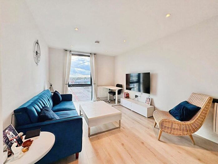 1 Bedroom Flat To Rent In - Pembroke Broadway, Camberley, Surrey, GU15