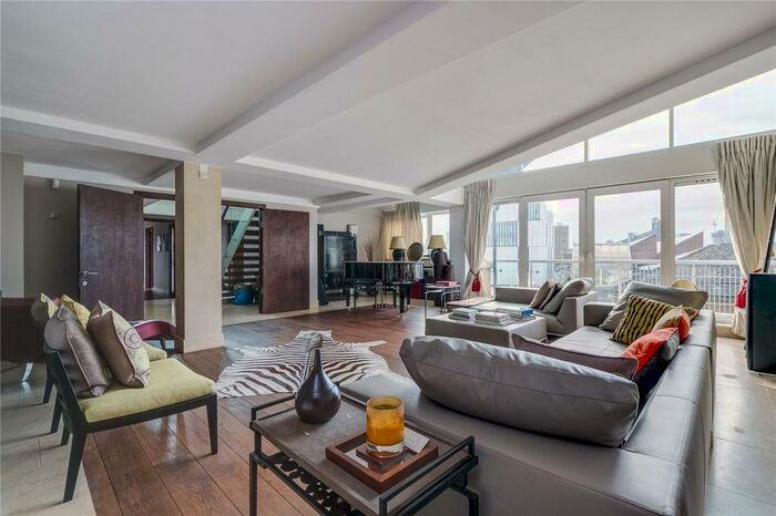 4 Bedroom Apartment To Rent In Parkgate Road, London, SW11