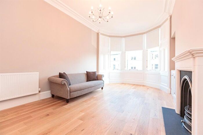 3 Bedroom Flat To Rent In () Spottiswoode Street, Edinburgh, EH9