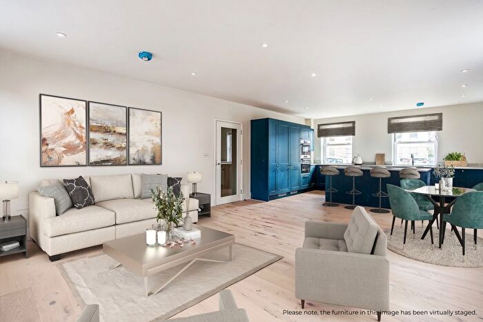 2 Bedroom Flat To Rent In St. Marks Road, Windsor, SL4