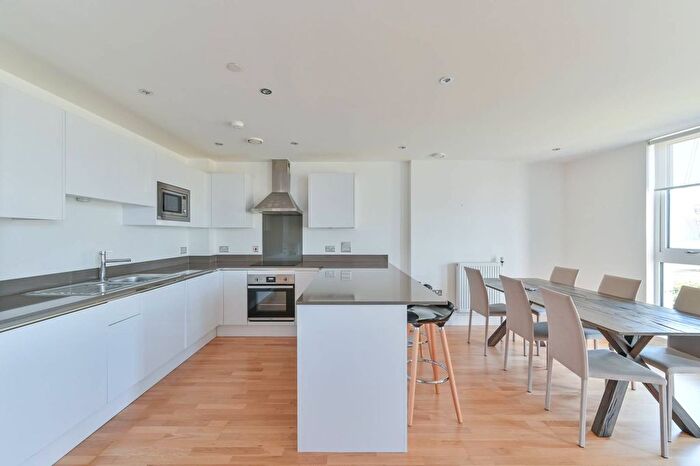 3 Bedroom Flat To Rent In Dowells Street, Greenwich, London, SE10