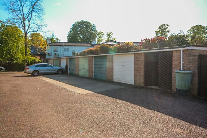 2 Bedroom Flat For Sale In De Freville Road, Great Shelford, Cambridge, CB22