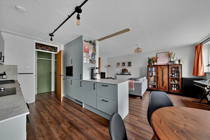 2 Bedroom Maisonette For Sale In St. Peter's Way, Blandford Court St. Peter's Way, N1