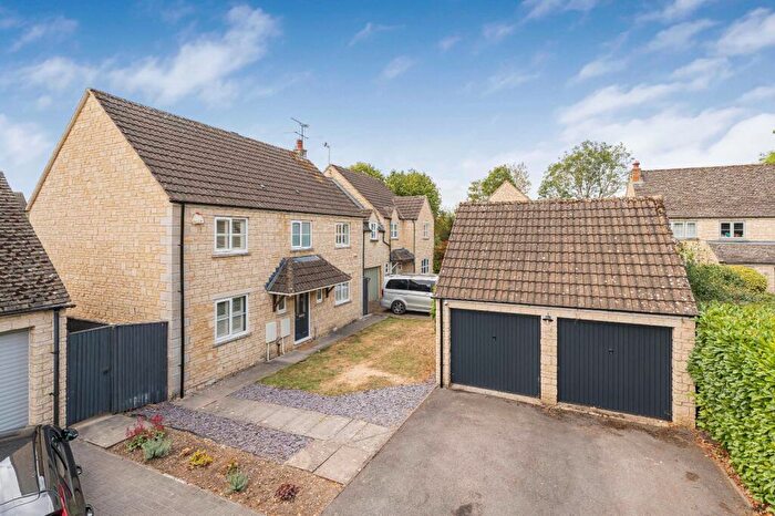 4 Bedroom Detached House For Sale In Swansfield, Lechlade, Gloucestershire, GL7
