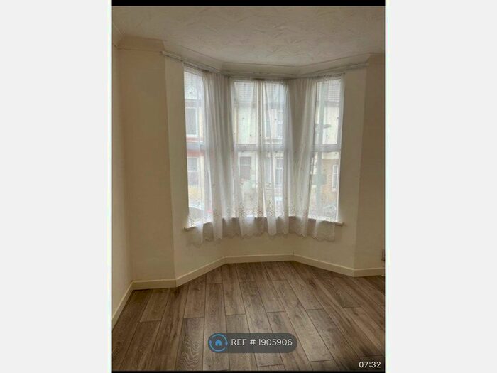 1 Bedroom Flat To Rent In Gillingham, Gillingham, ME7