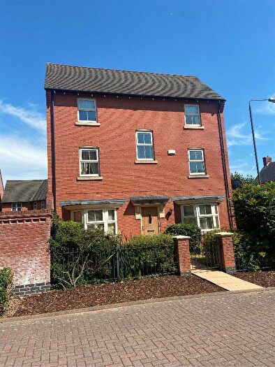 Town House To Rent In Main Street, Hilton, DE65