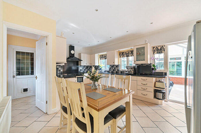4 Bedroom Detached House For Sale In Hanningtons Way, Burghfield Common, Reading, Berkshire, RG7